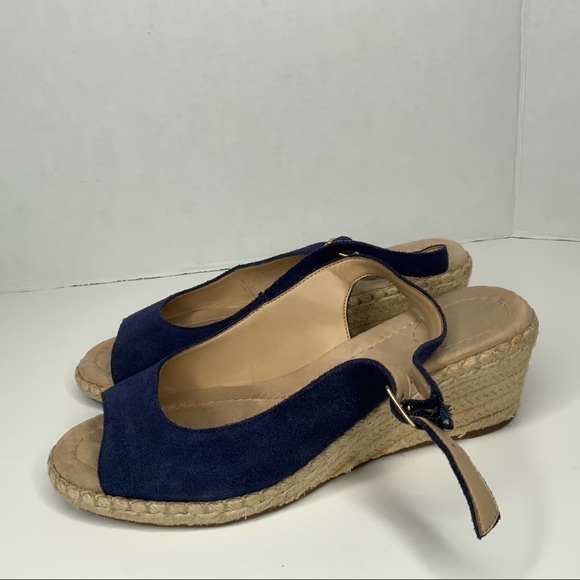 Lands’ End comfortable sandals. - Picture 2 of 8